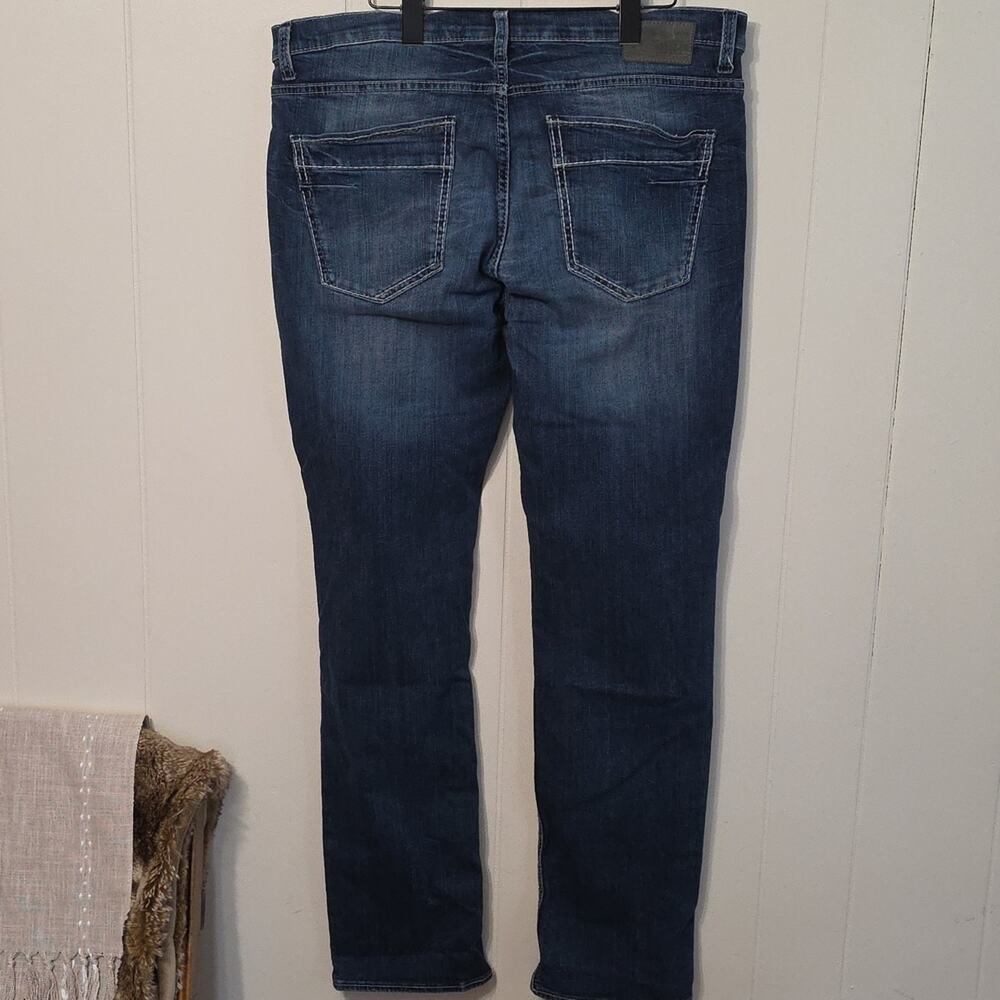 Buckle BKE Straight Denim Jeans Derek Distressed Whiskered Dark Blue Men 36L EUC